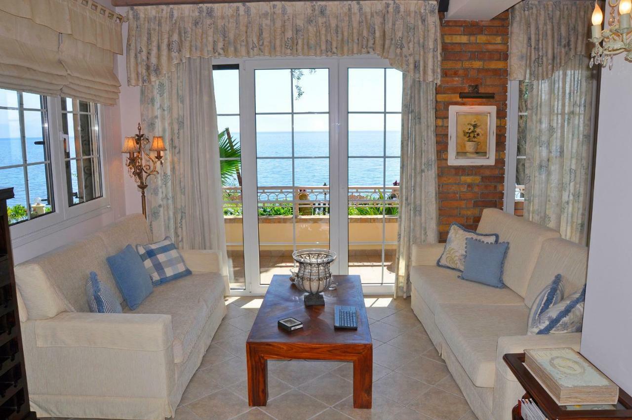 Villa Romantica Pérama Exterior foto